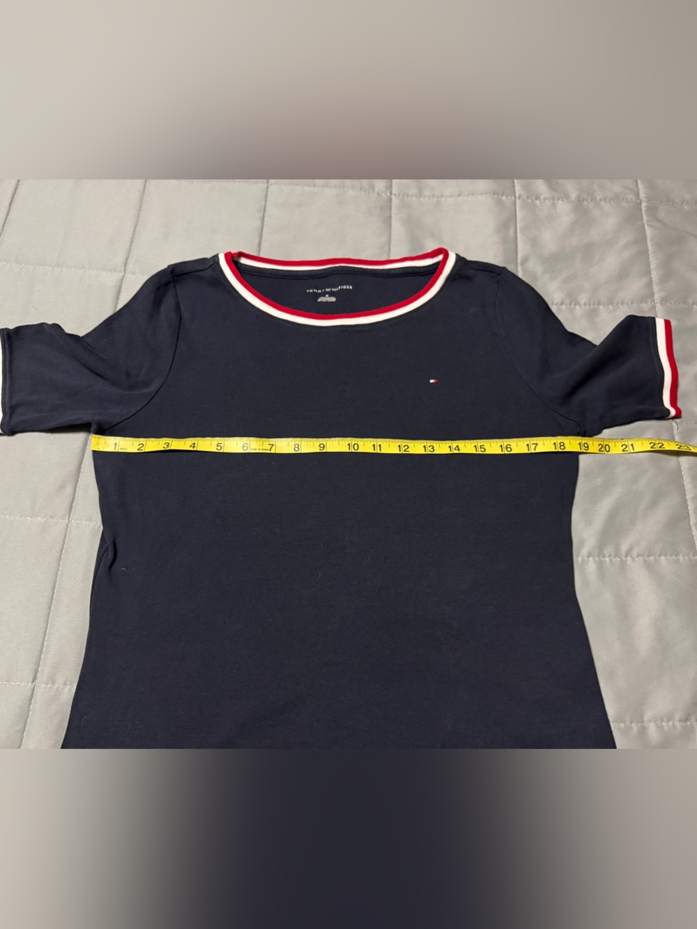 $10 DEAL Tommy Hilfiger Women’s Navy Short Sleeve Top with Red & White Trim Sz M - Picture 4 of 5